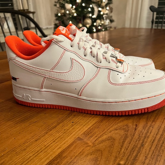 MENS AIR FORCE 1 '07 LV8 EMB. White & orange leather. - Picture 6 of 8